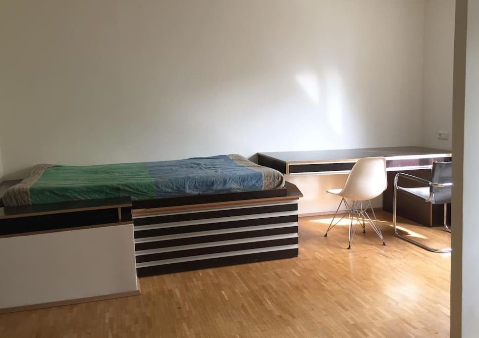 Room In Maisonette With Garden, Parking Place Виена Екстериор снимка