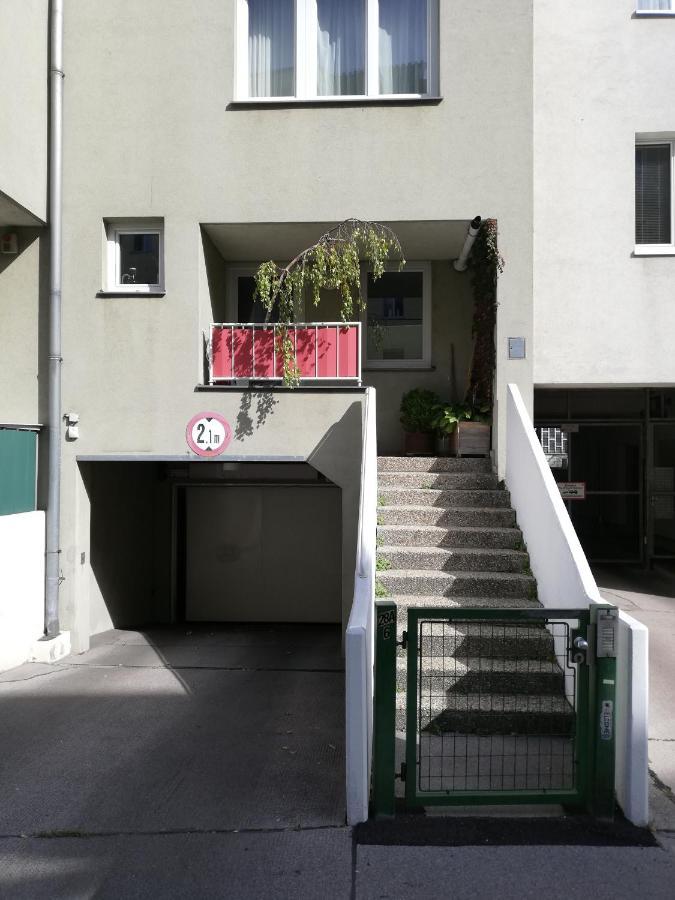 Room In Maisonette With Garden, Parking Place Виена Екстериор снимка